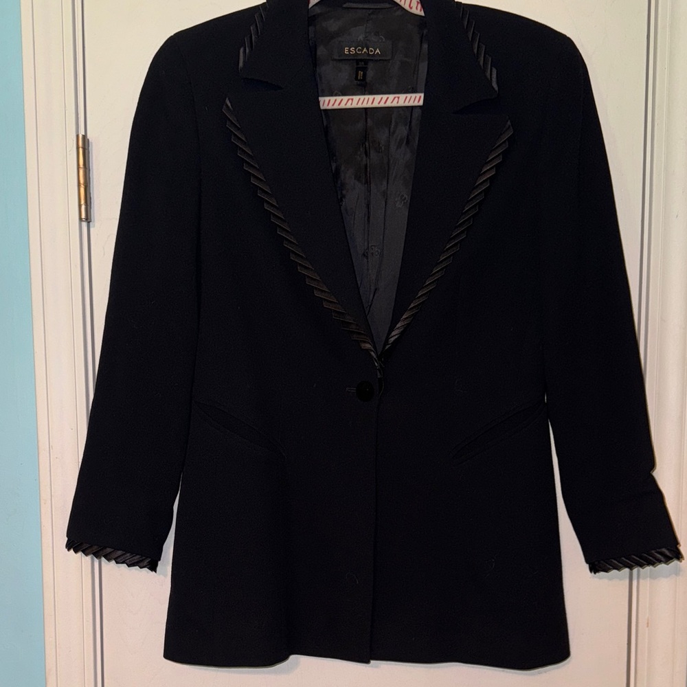 Escada Elegant Black Blazer with‎ Trim Detail DD